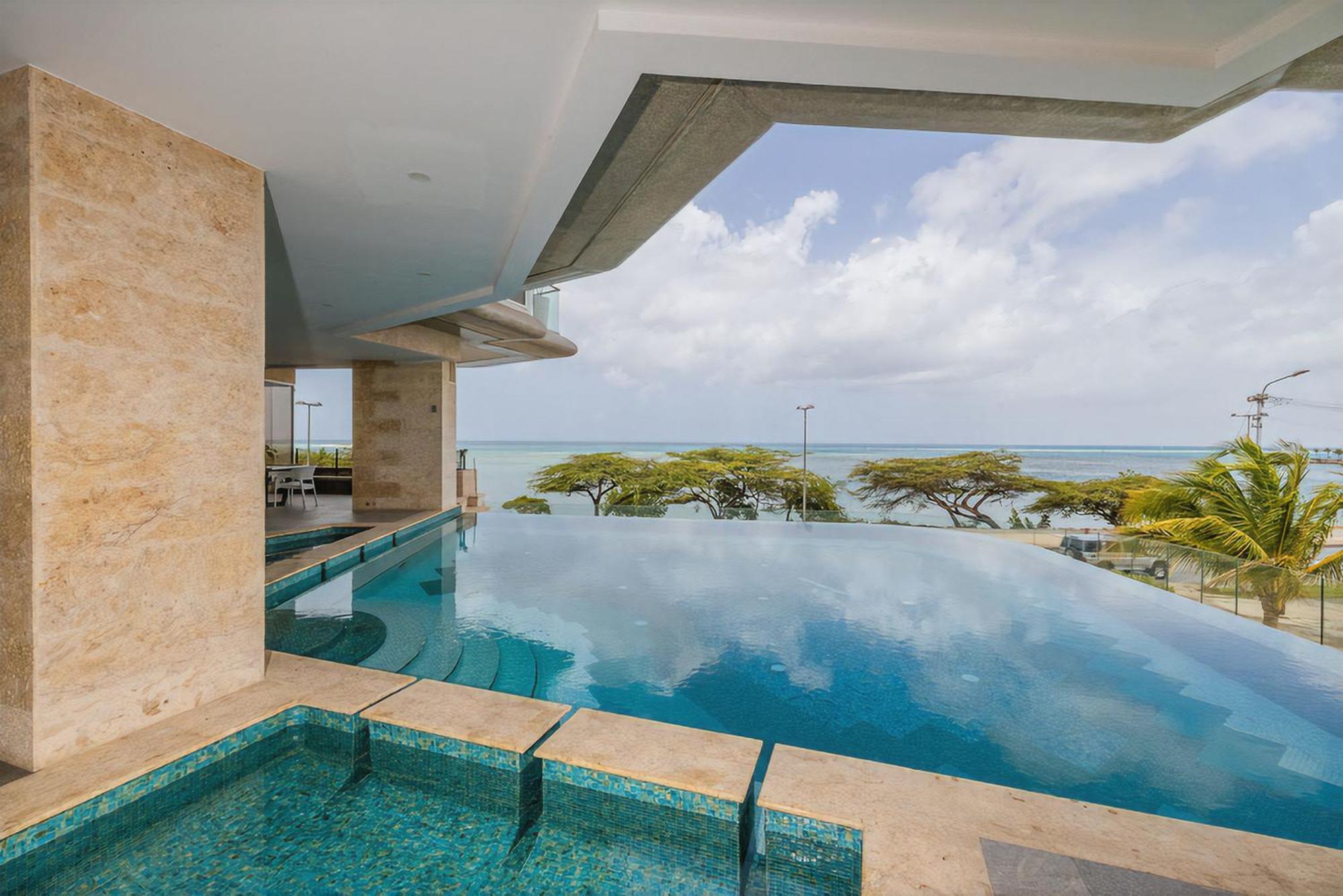 Apartment Coral 15: Oceanfront Penthouse With Private Pool And Theater Oranjestad