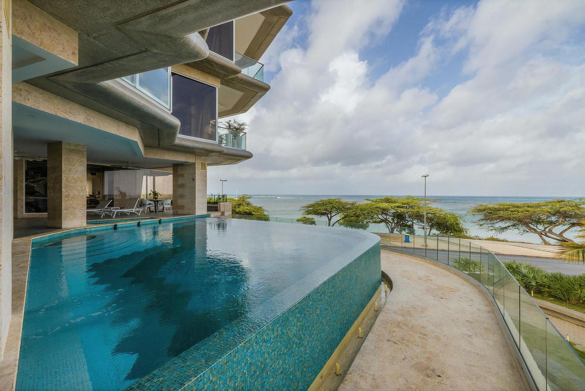 Apartment Coral 15: Oceanfront Penthouse With Private Pool And Theater *