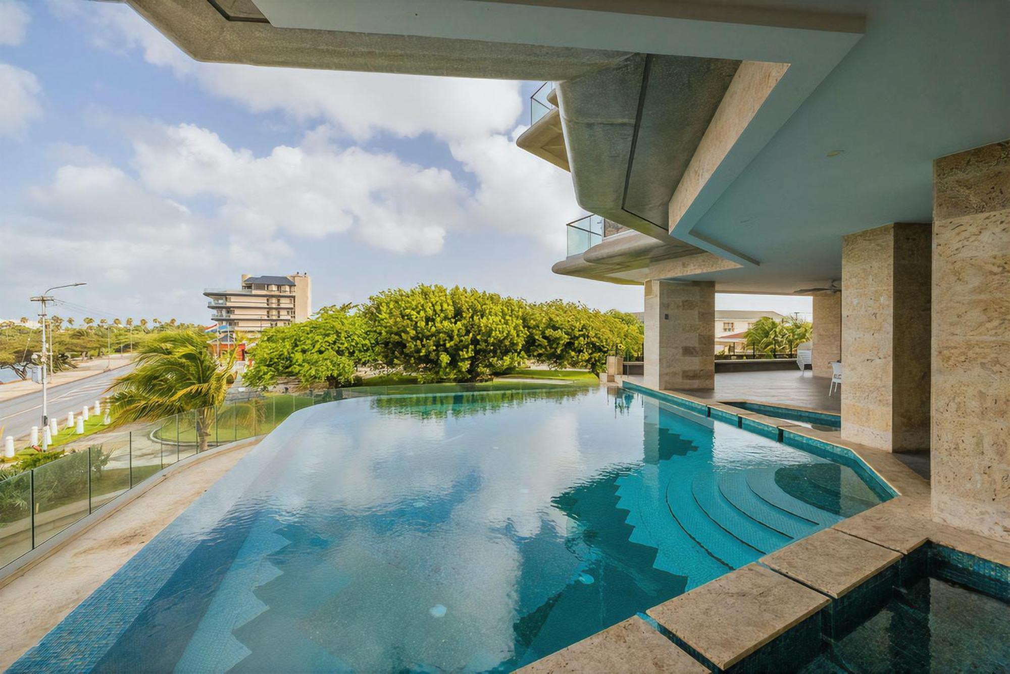 Apartment Coral 15: Oceanfront Penthouse With Private Pool And Theater Oranjestad