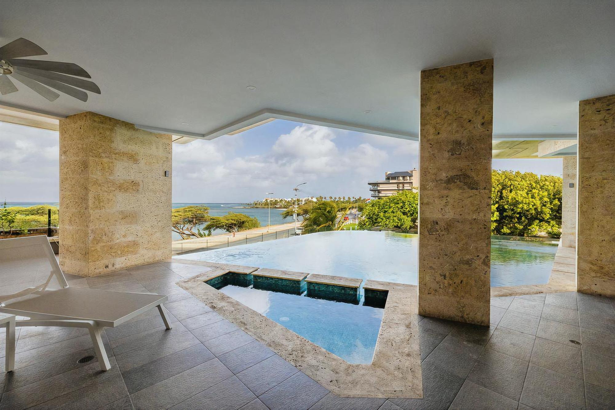 Apartment Coral 15: Oceanfront Penthouse With Private Pool And Theater