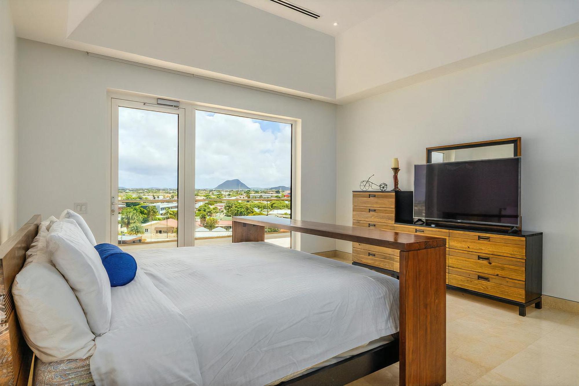 Coral 15: Oceanfront Penthouse With Private Pool And Theater *