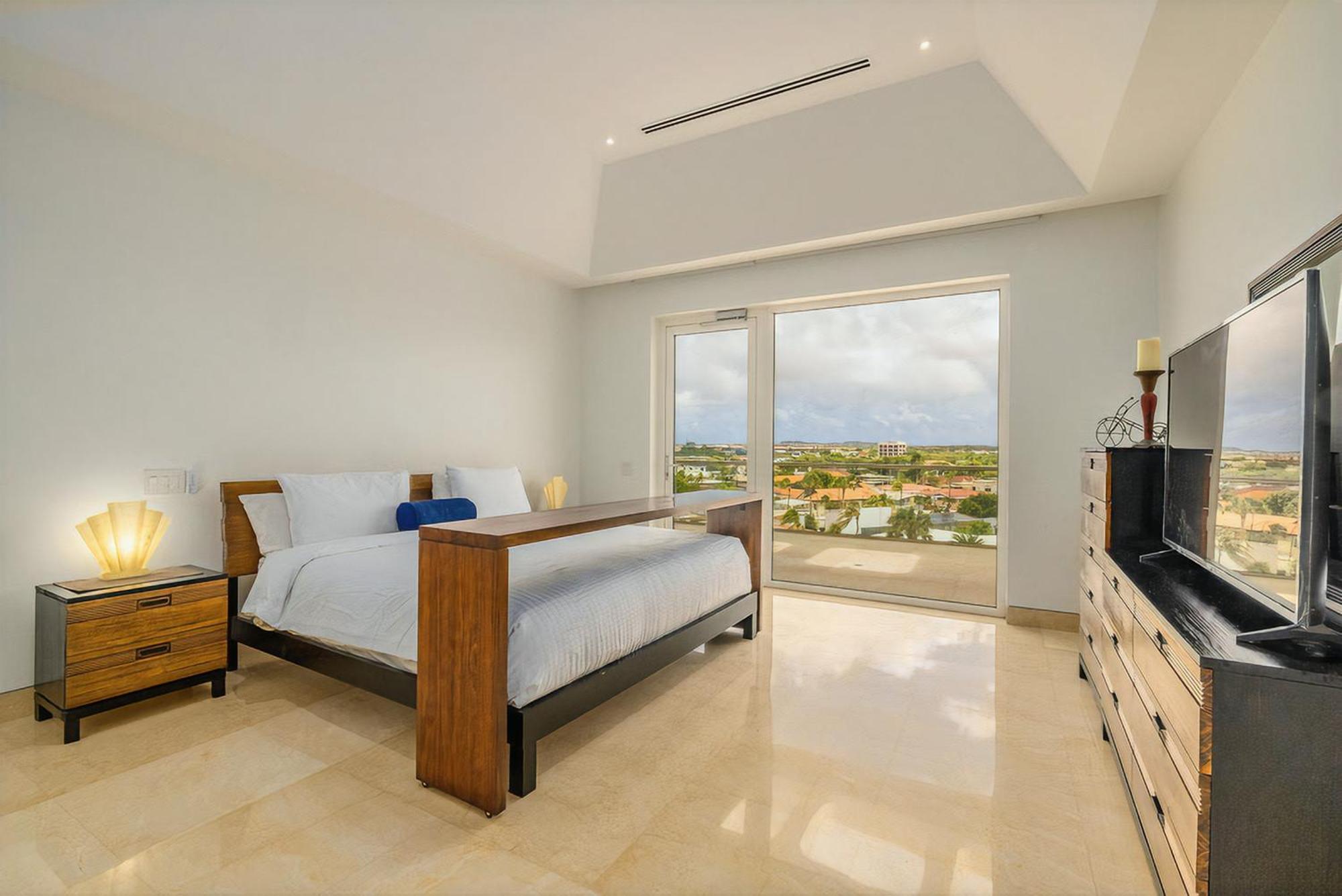 Coral 15: Oceanfront Penthouse With Private Pool And Theater