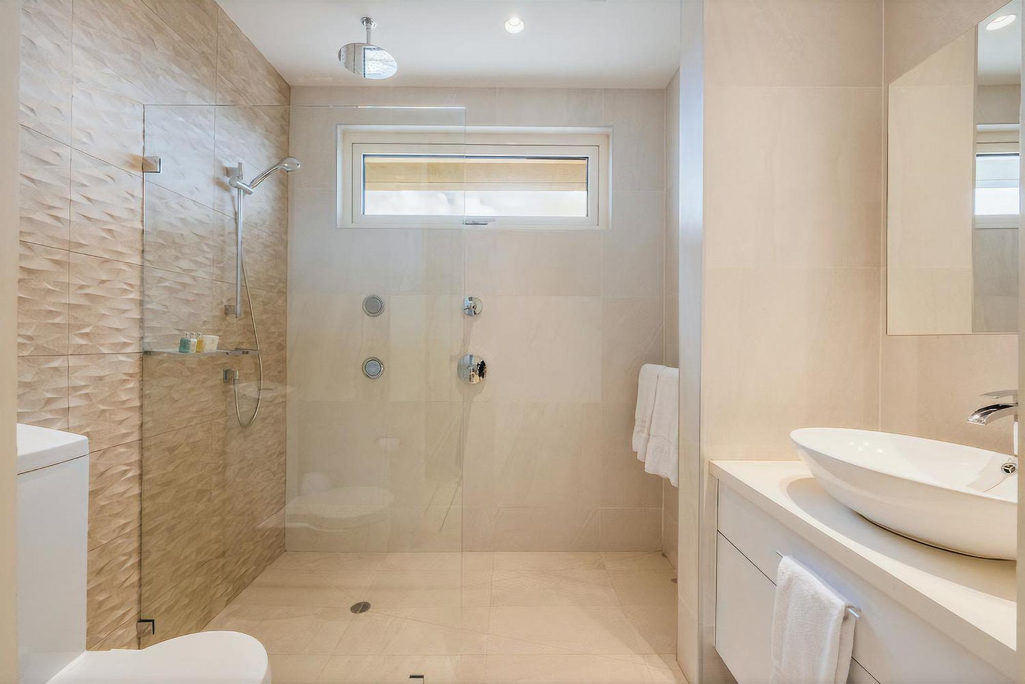 Apartment Coral 15: Oceanfront Penthouse With Private Pool And Theater