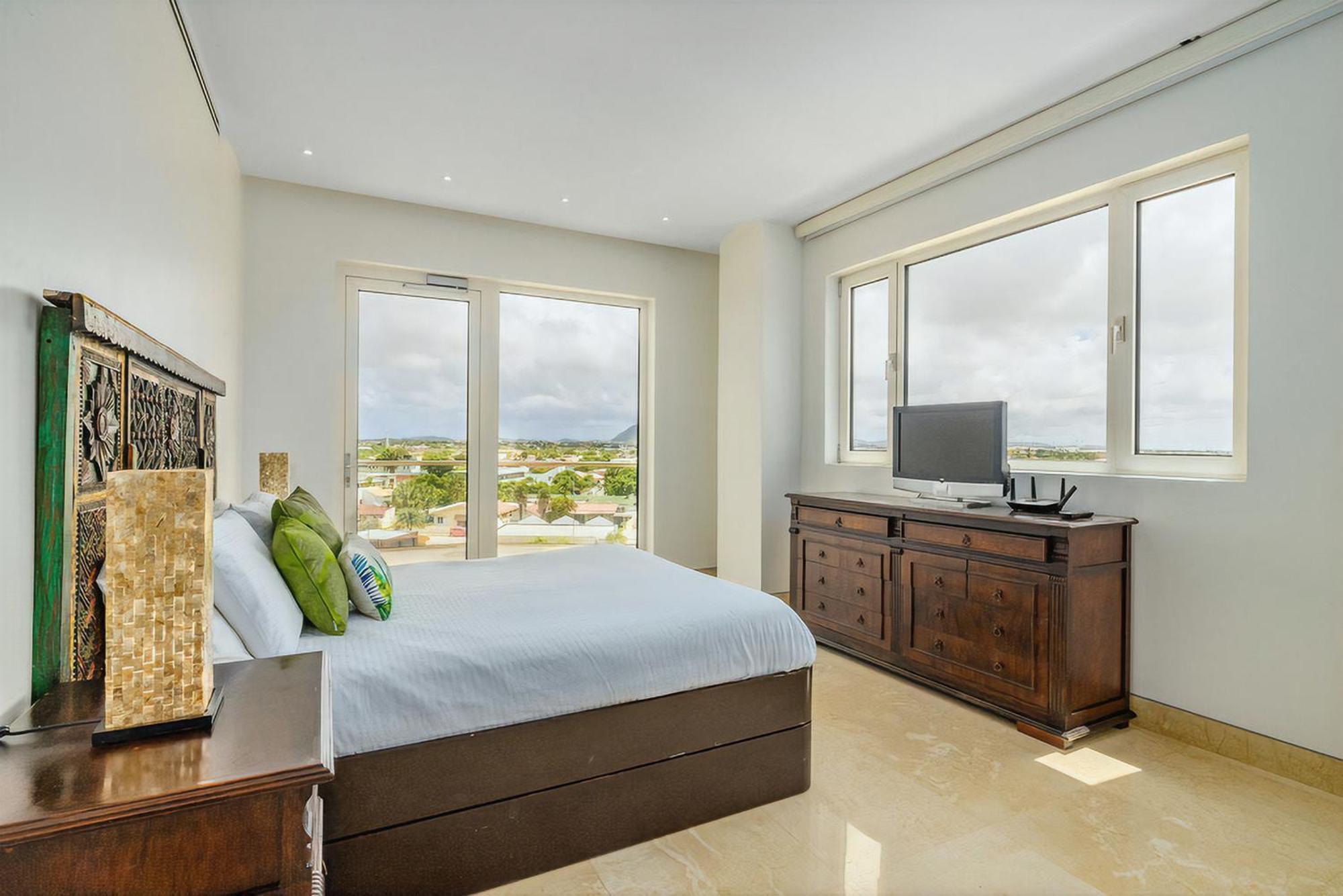 Coral 15: Oceanfront Penthouse With Private Pool And Theater Oranjestad