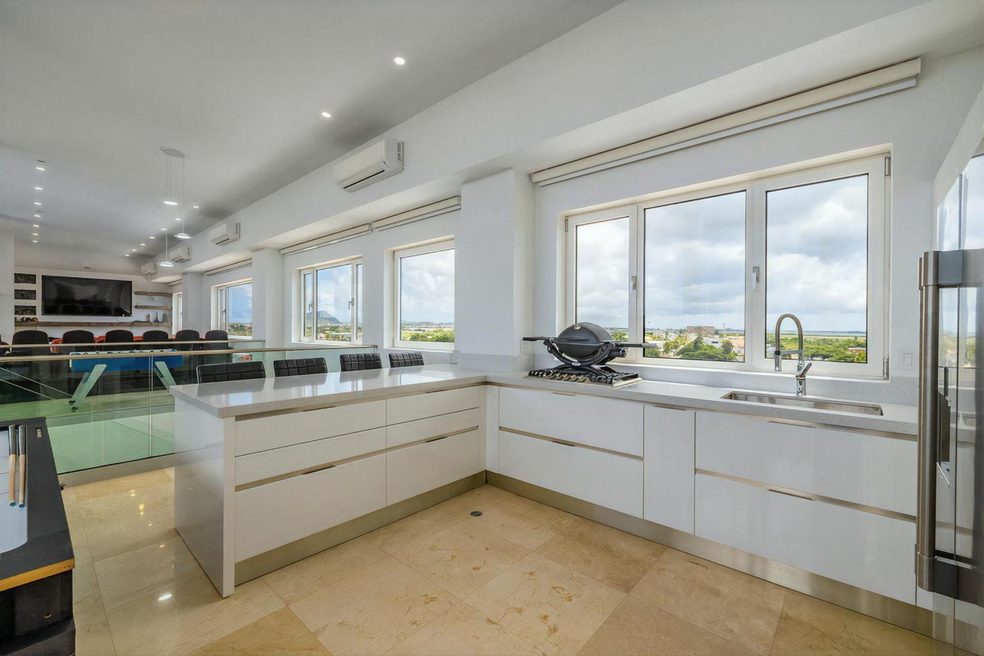 Apartment Coral 15: Oceanfront Penthouse With Private Pool And Theater *
