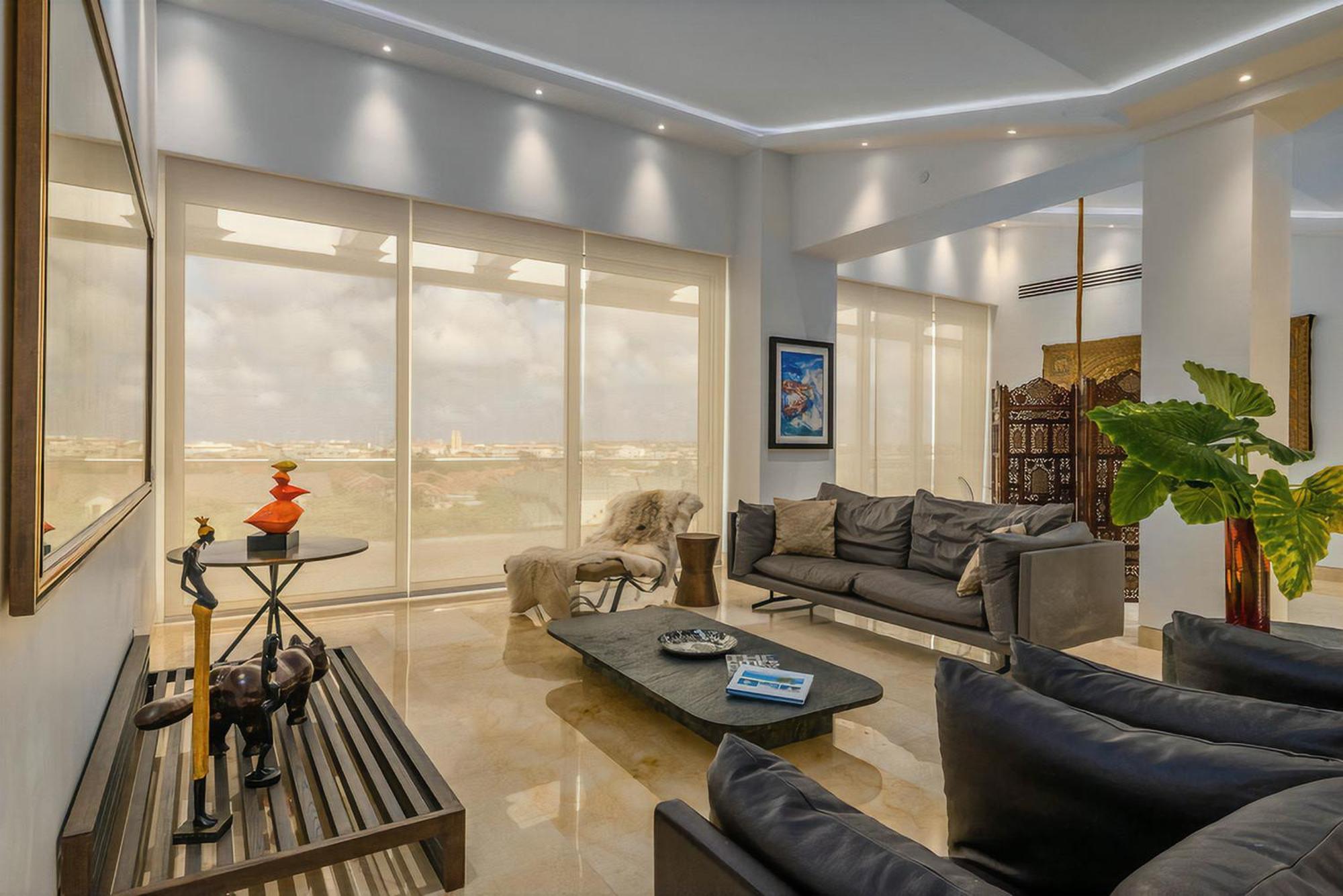 Coral 15: Oceanfront Penthouse With Private Pool And Theater