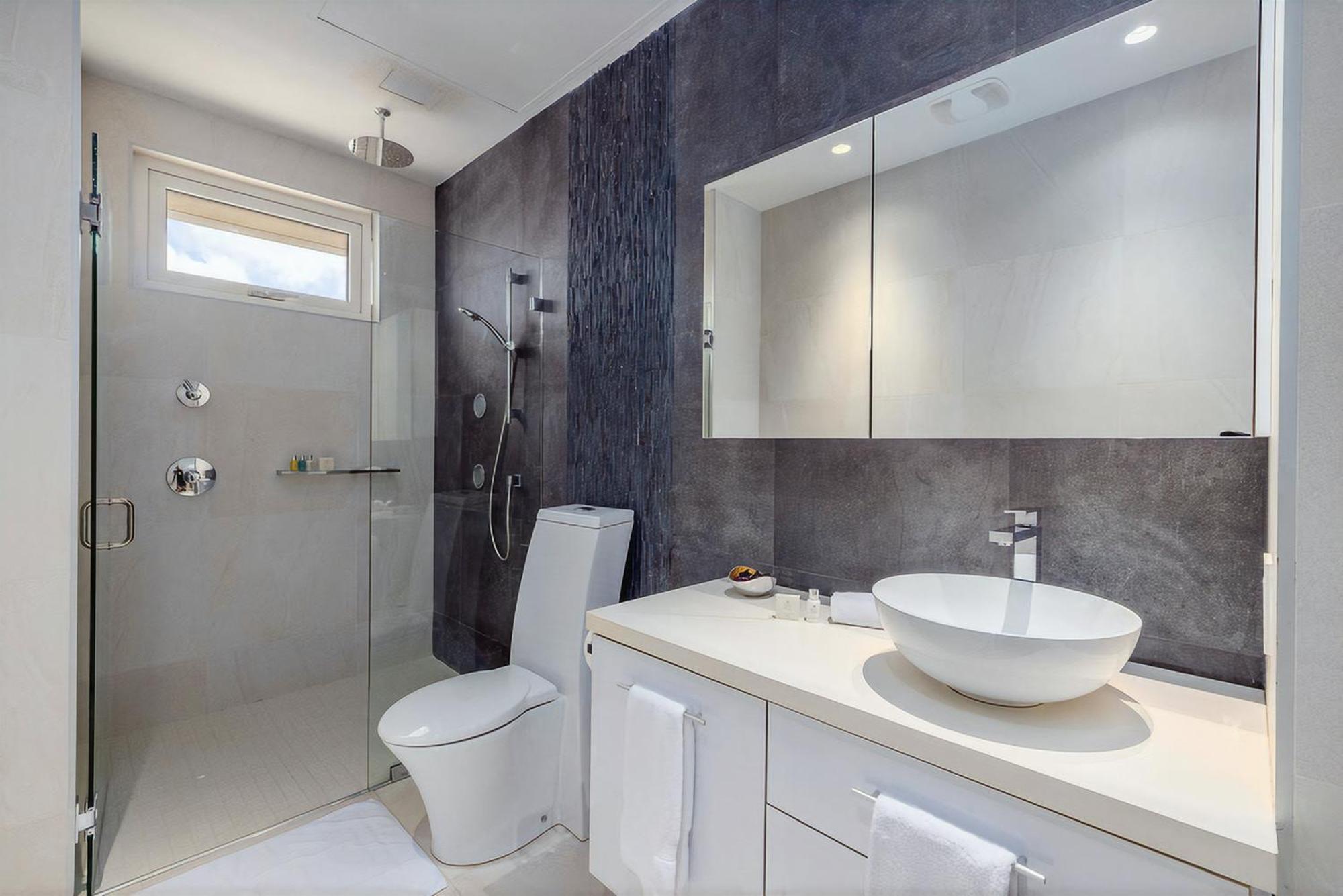 Apartment Coral 15: Oceanfront Penthouse With Private Pool And Theater