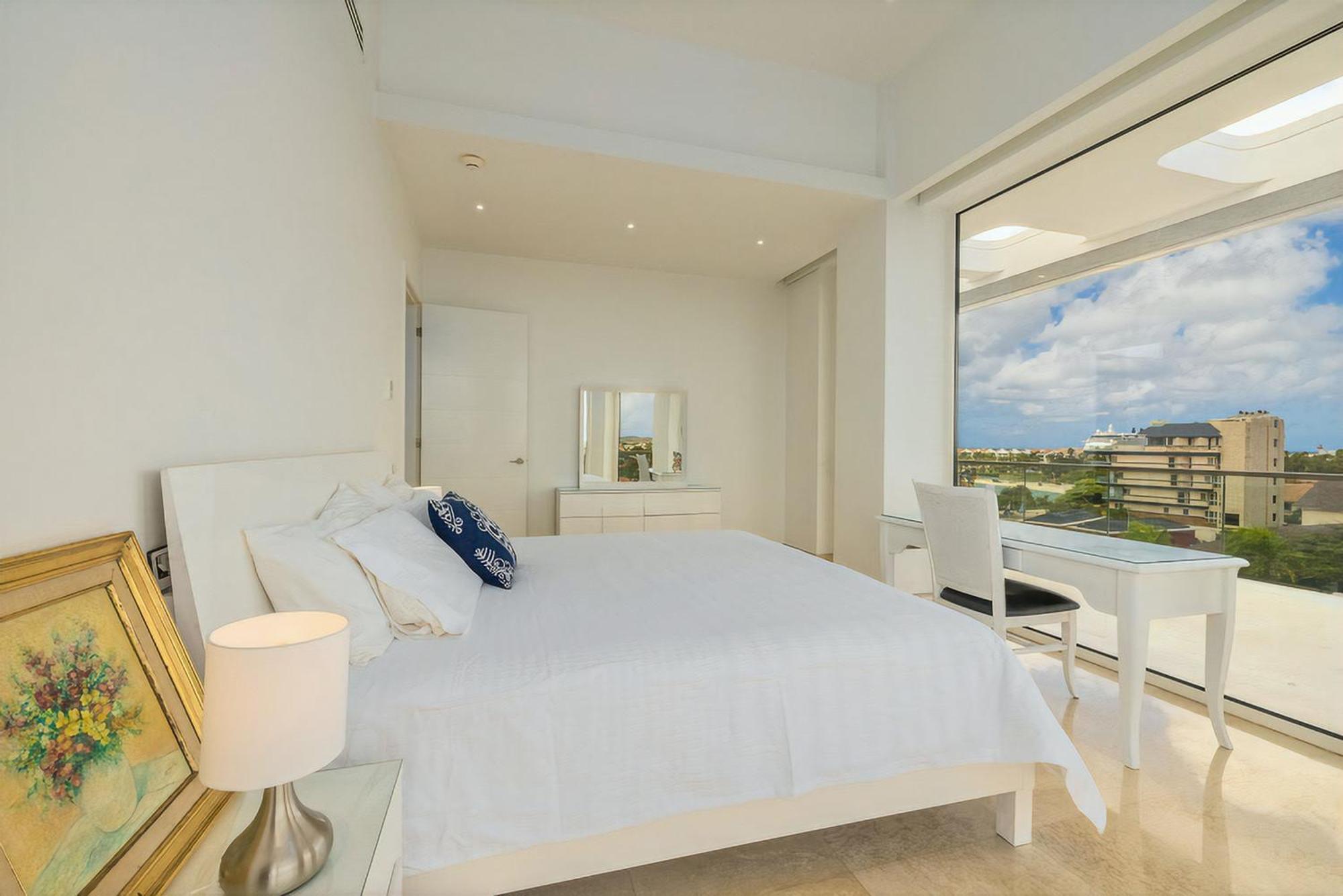 Coral 15: Oceanfront Penthouse With Private Pool And Theater Oranjestad