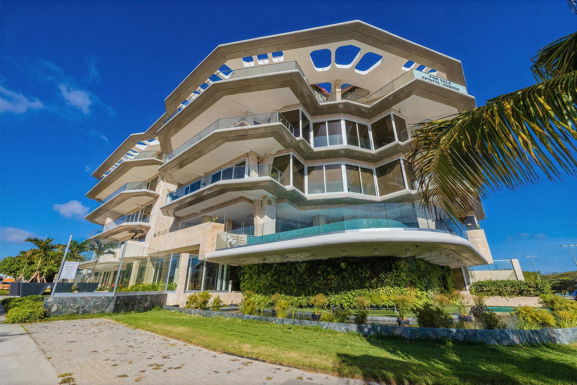 Apartment Coral 15: Oceanfront Penthouse With Private Pool And Theater *