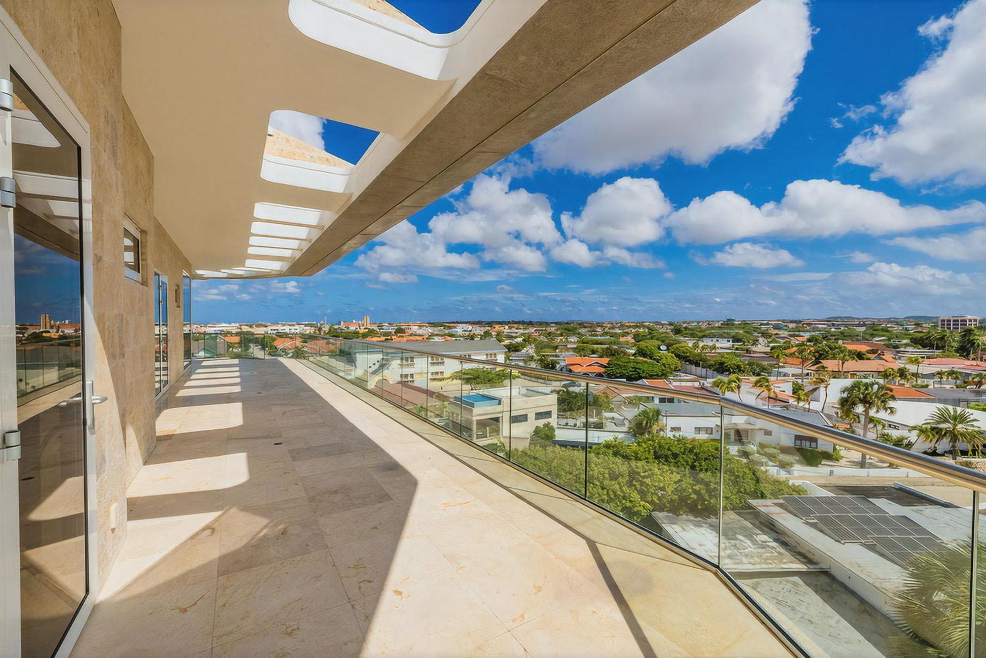 Coral 15: Oceanfront Penthouse With Private Pool And Theater Oranjestad
