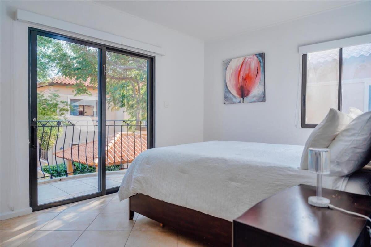 Gold Coast Elegance With Private Pool Noord