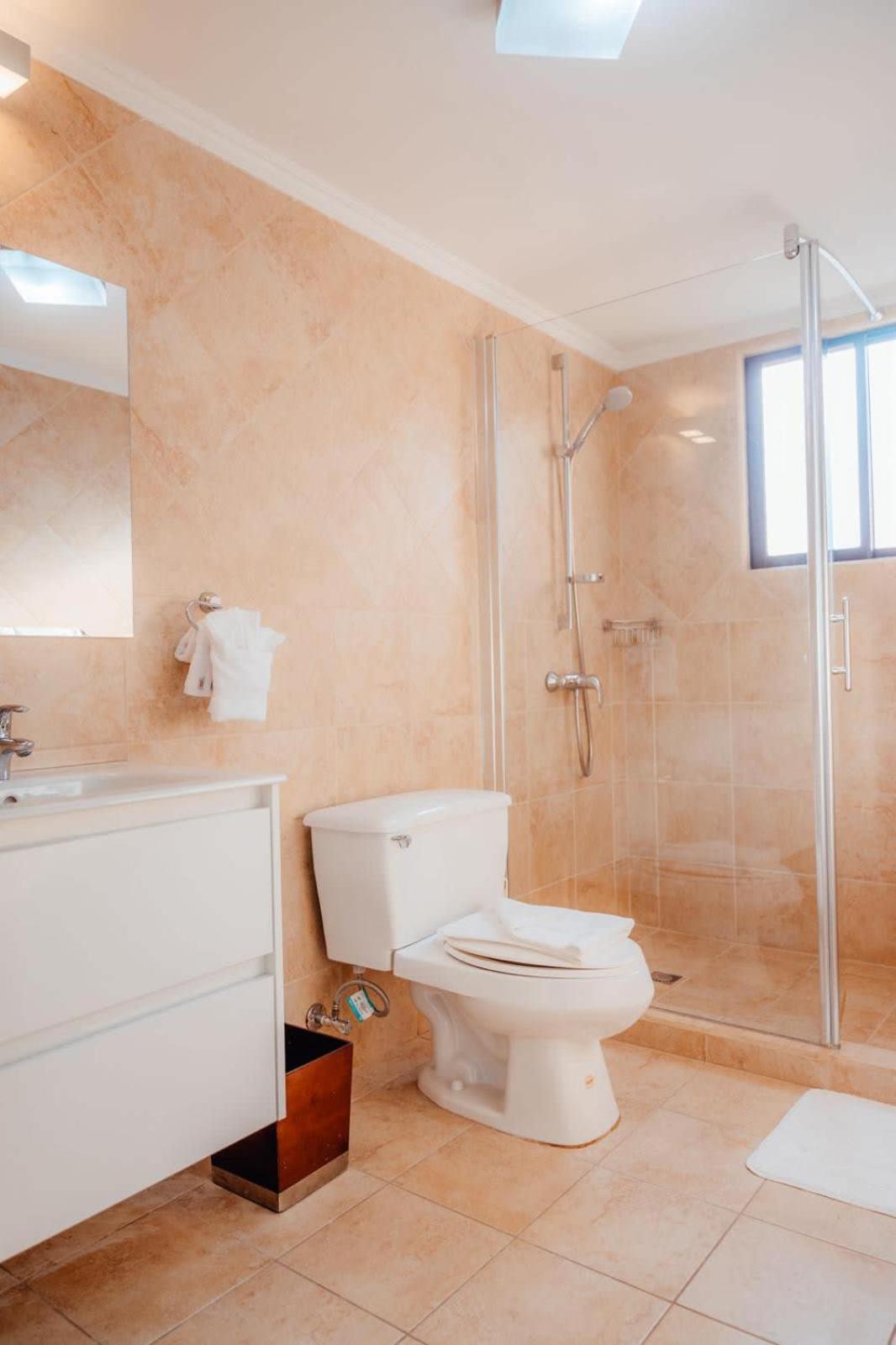 Gold Coast Elegance With Private Pool Noord