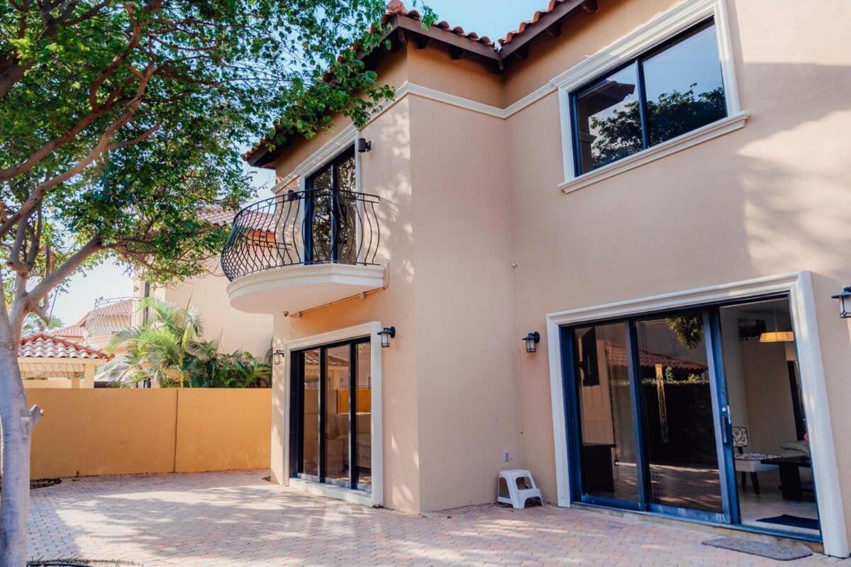 Gold Coast Elegance With Private Pool Holiday home *