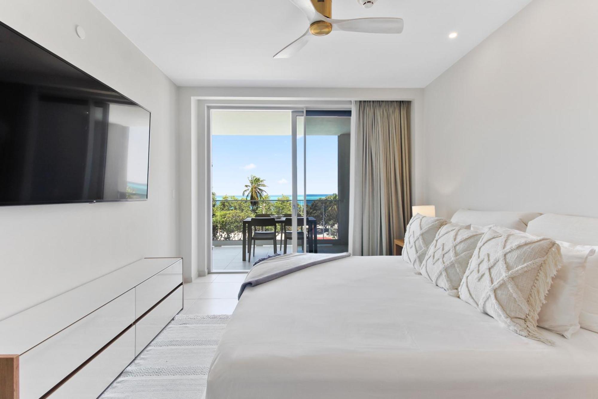 O Beachfront Residences, By Bocobay Aruba Apartment