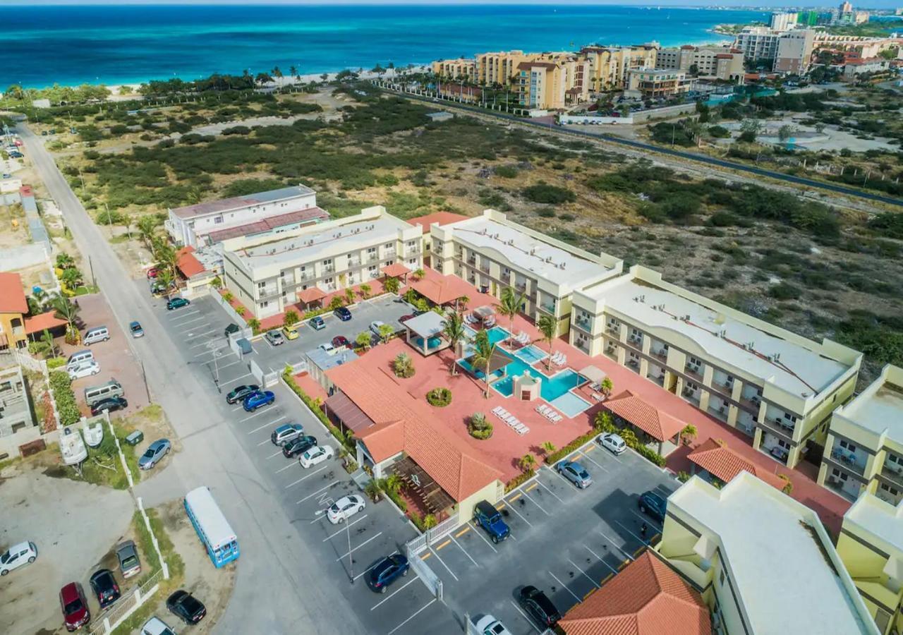 Only 350 Yards From Eagle Beach! Apartamento Palm Beach