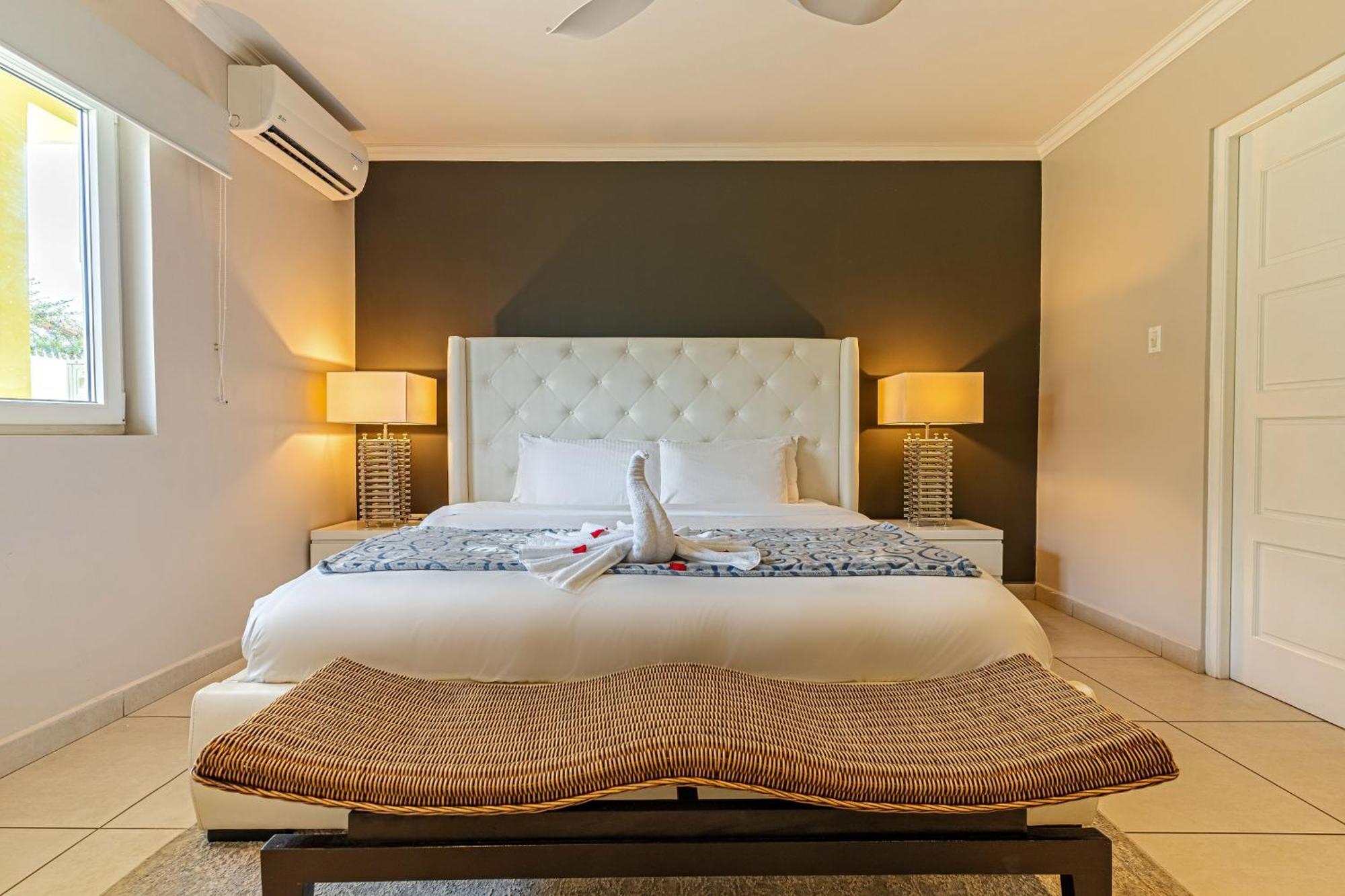 Only 350 Yards From Eagle Beach! Apartamento Palm Beach