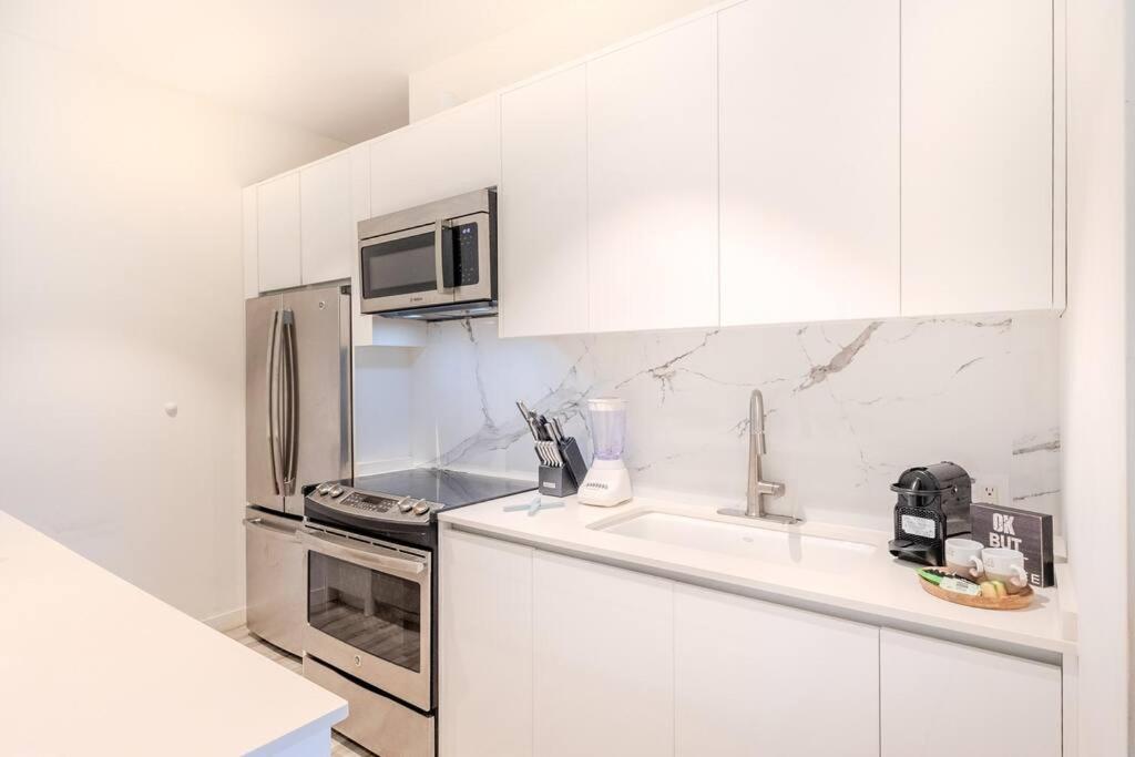 Luxury Ocean Views In Palm Apartment