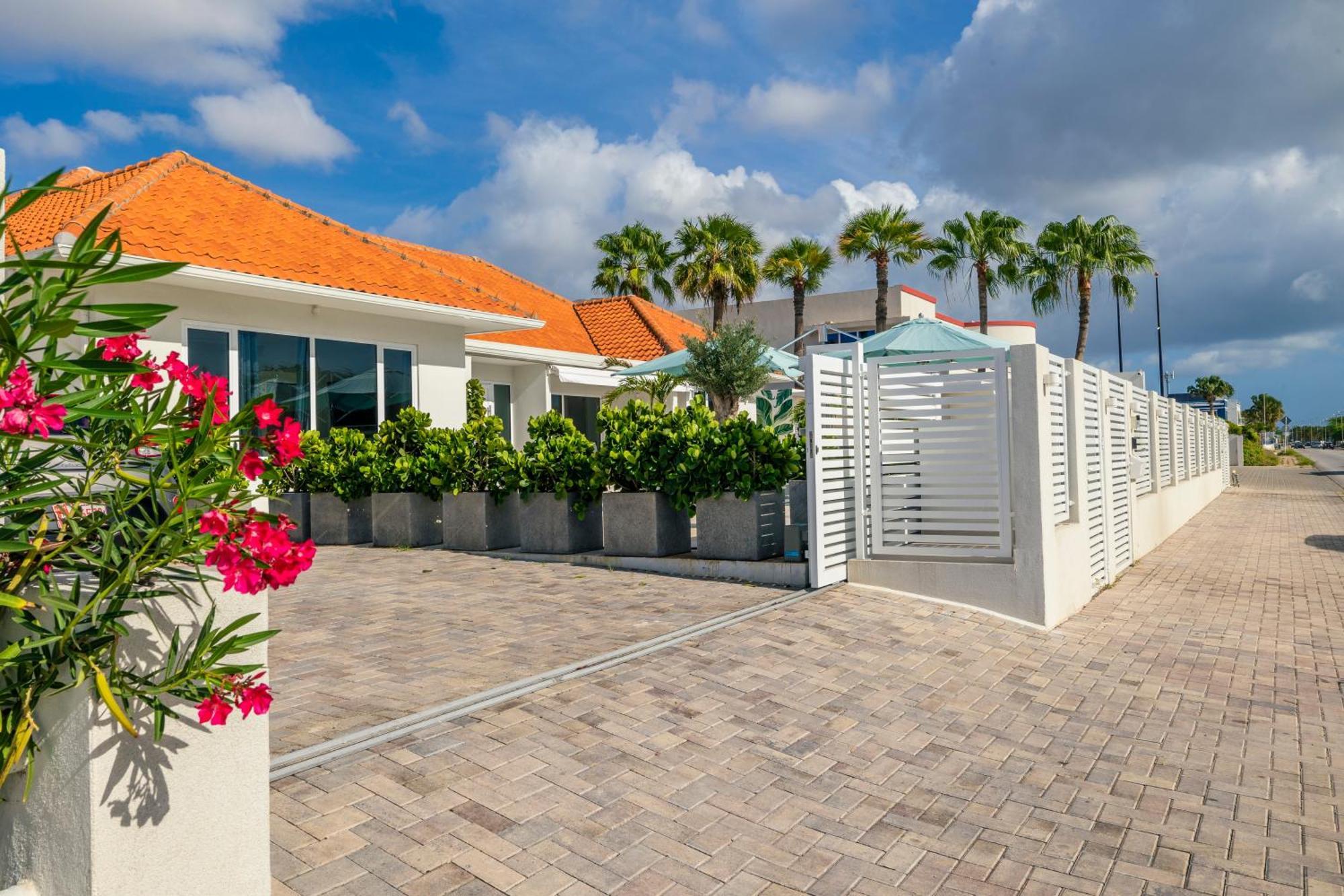 Lux 10br 10ba Pool Front Playa By Bocobay Oranjestad