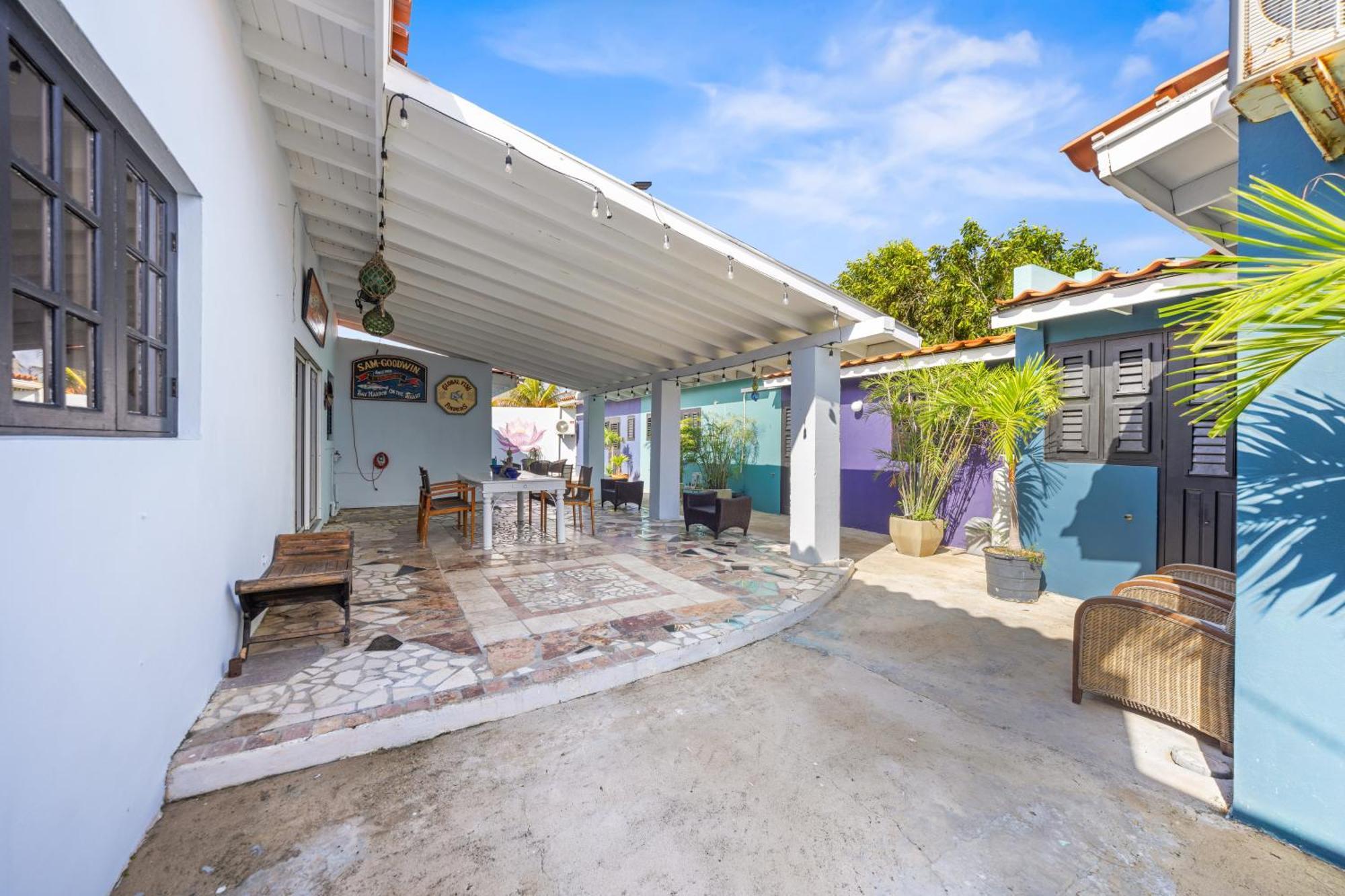 Steps To The Beach Stylish Equipped Getaway Apartment *