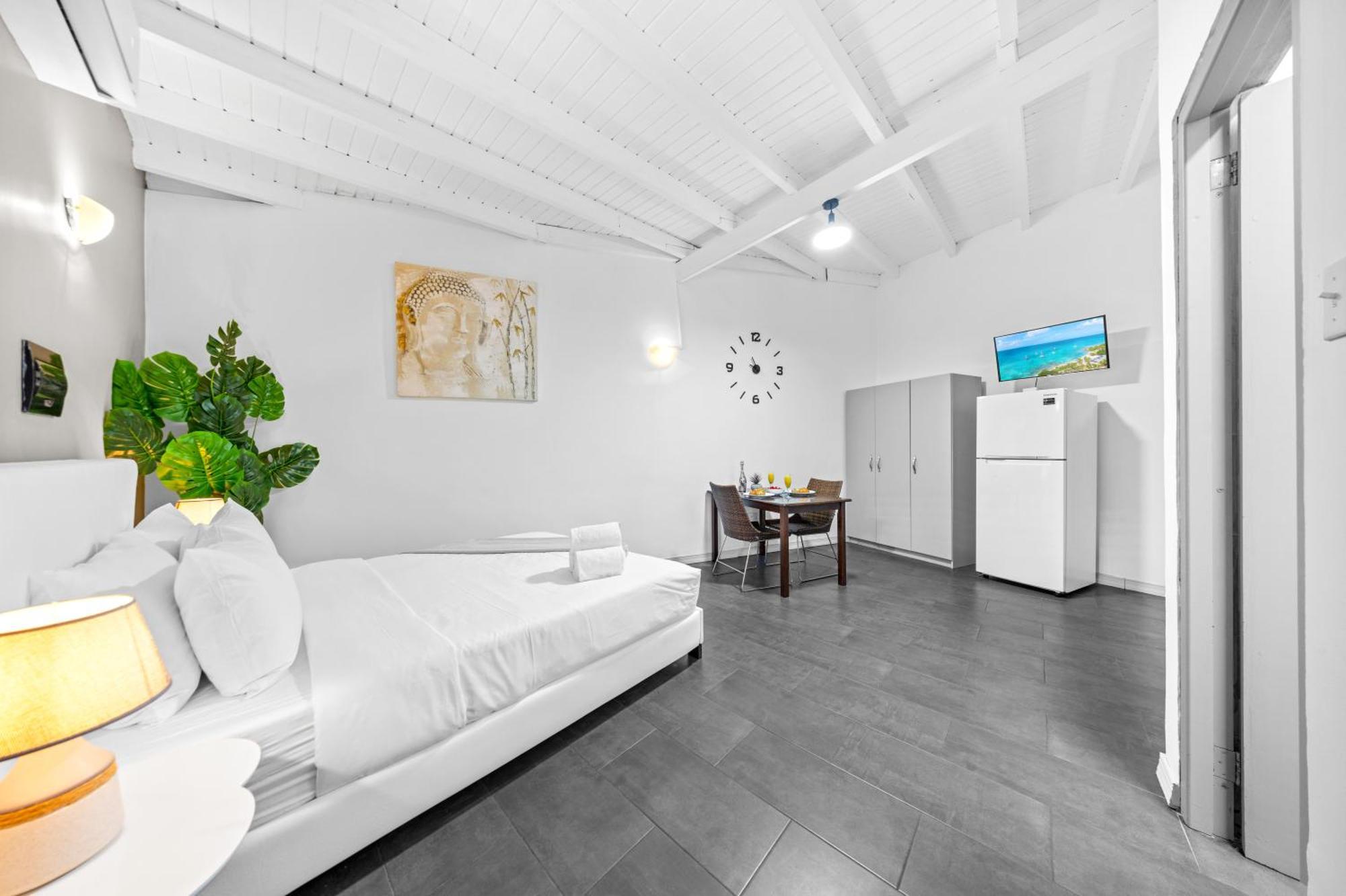 Steps To The Beach Stylish Equipped Getaway