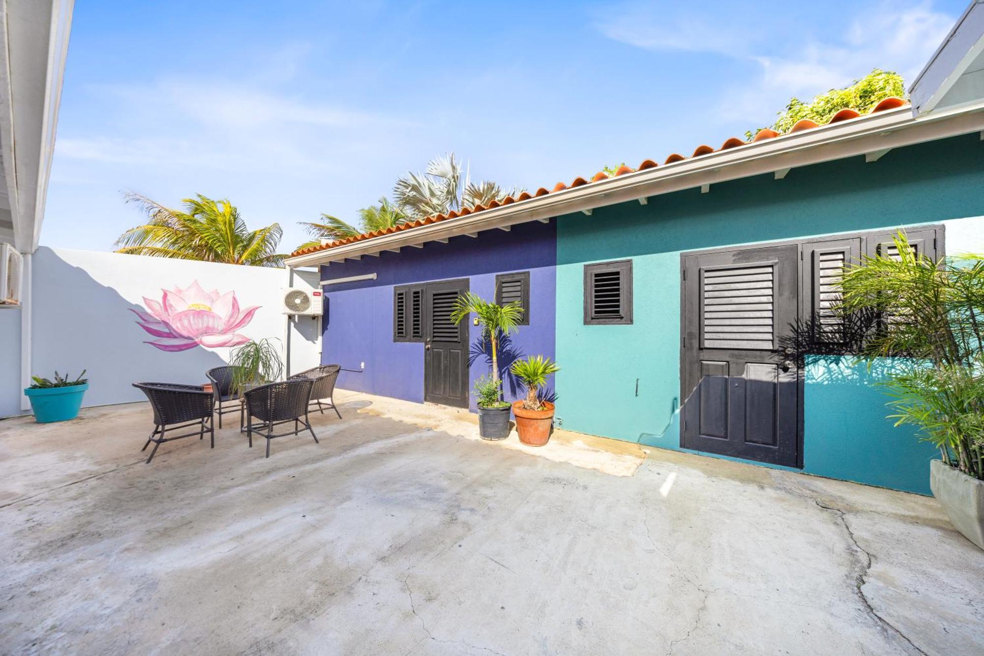 Apartment Steps To The Beach Stylish Equipped Getaway *