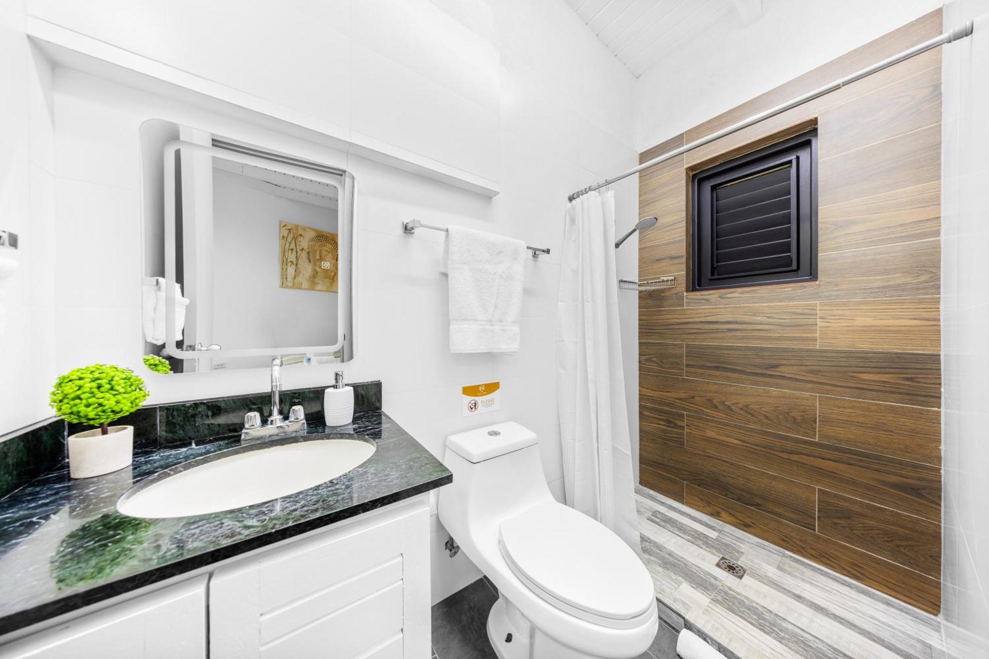 Steps To The Beach Stylish Equipped Getaway Apartment Palm Beach