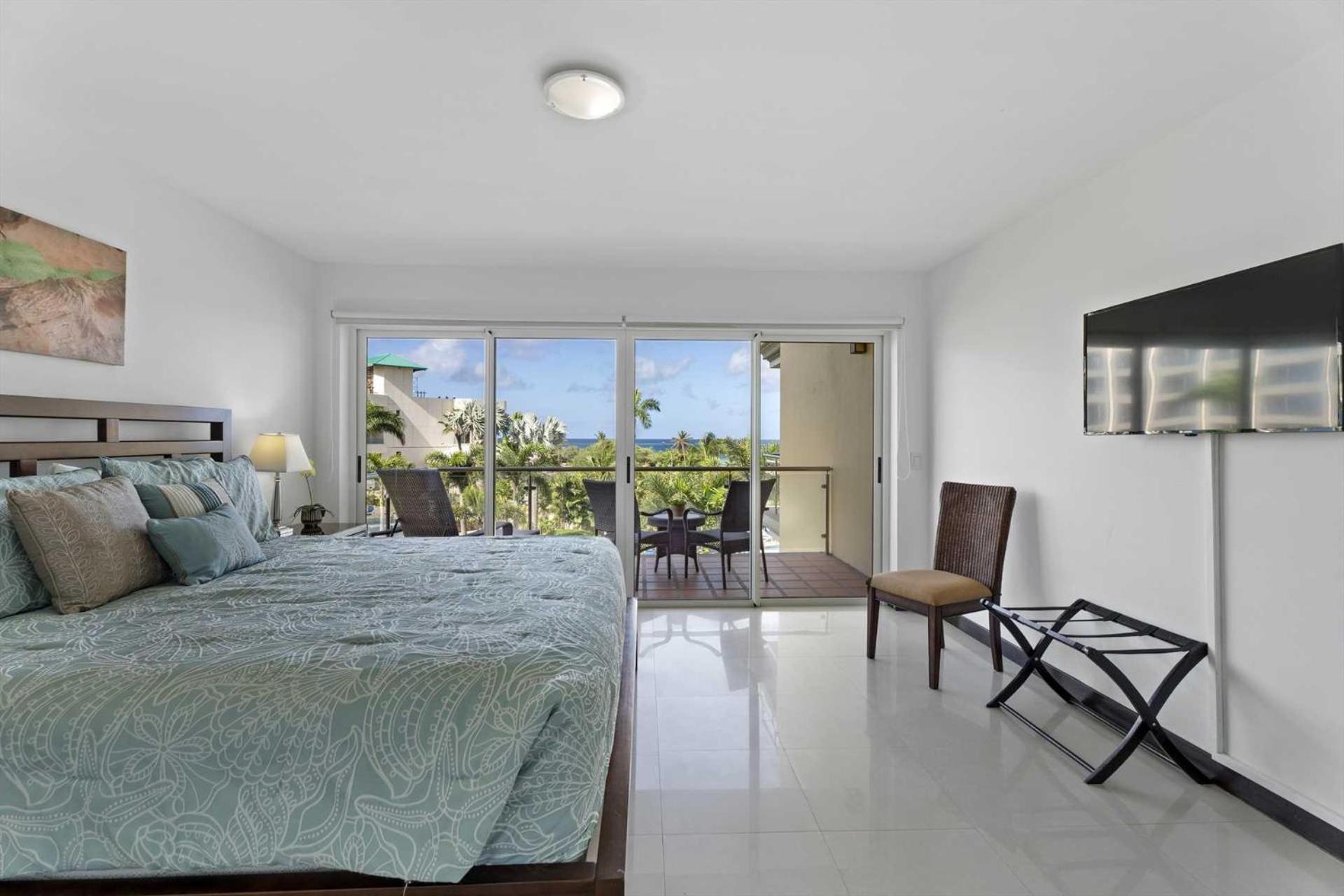 Beachfront - Brisas Del Mar 2br - E324