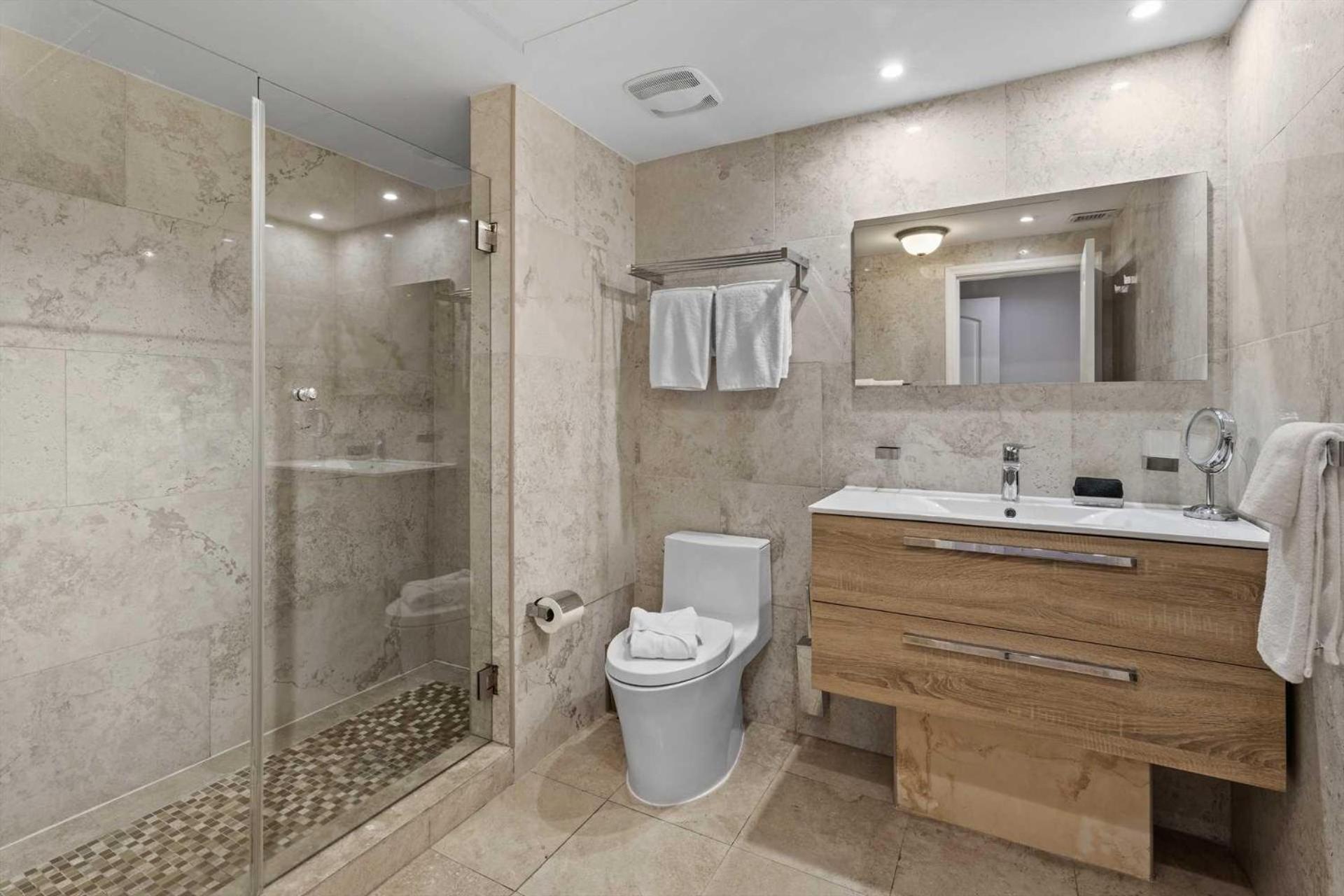 Beachfront - Amber Penthouse 2br - P512 Holiday home *