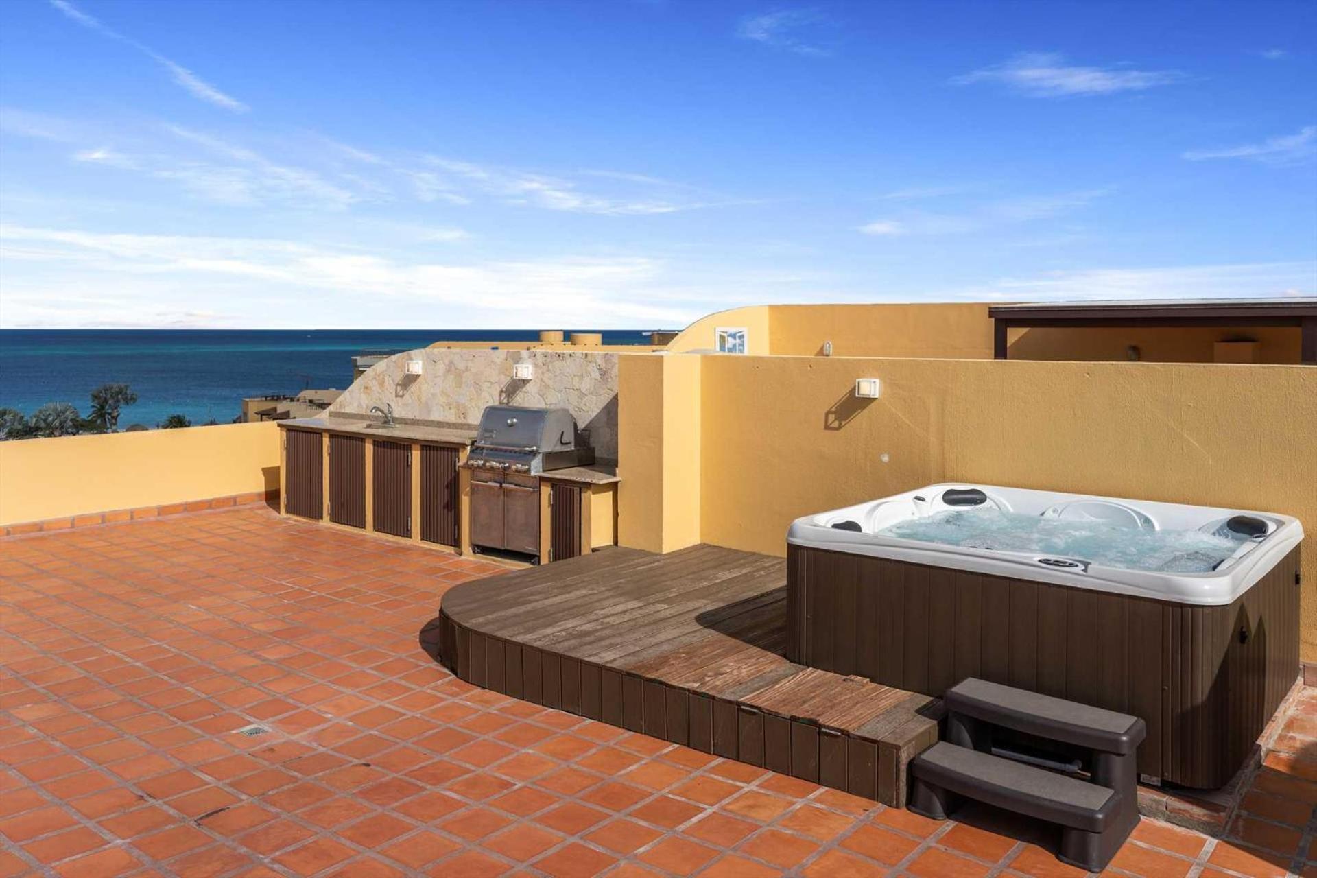 Beachfront - Amber Penthouse 2br - P512 Holiday home Palm Beach