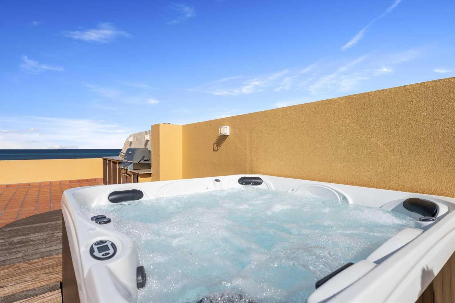 Beachfront - Amber Penthouse 2br - P512 Holiday home