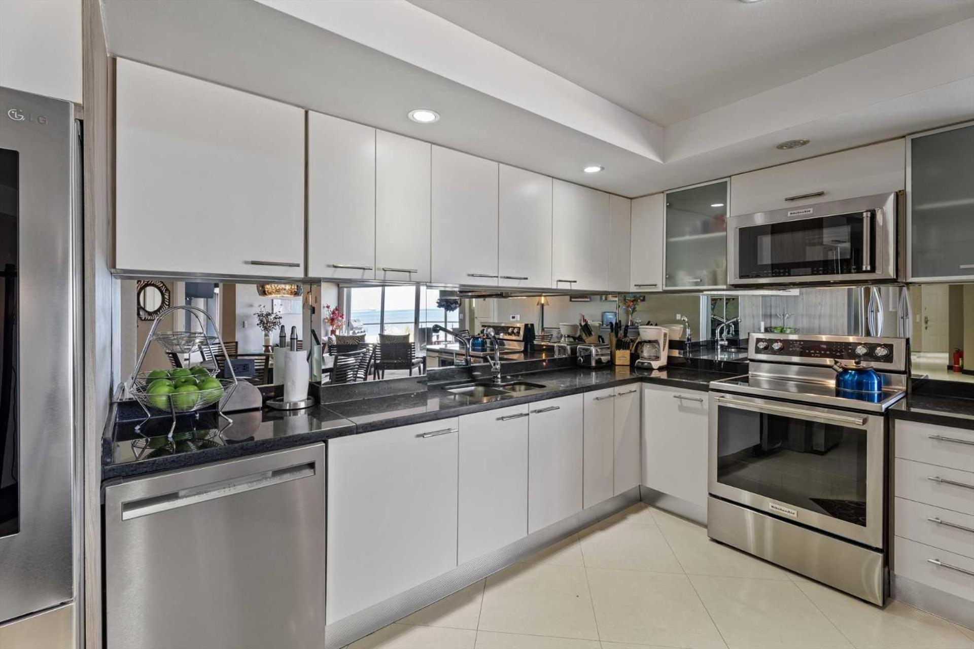 Beachfront-adults Only-majestic View 3brcondo-e221 Holiday home