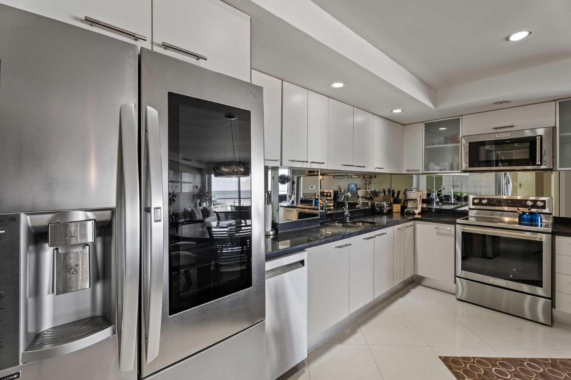 Holiday home Beachfront-adults Only-majestic View 3brcondo-e221