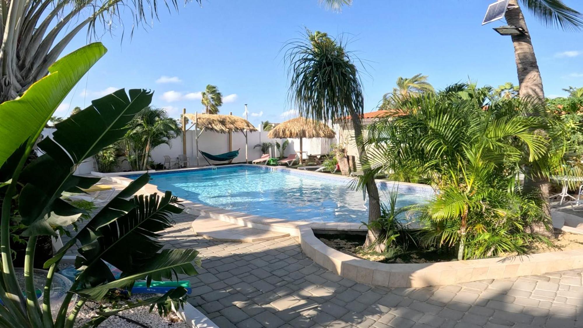 Casalina Garden 2 Blocks To Palm & Kitesurfing School Palm Beach