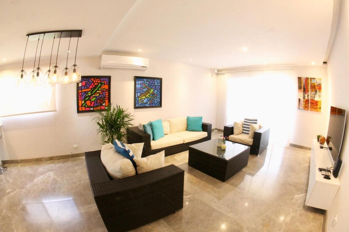Eagle Luxury House, Walking Distance To The Palm Beach