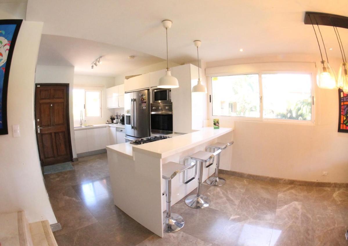 Eagle Luxury House, Walking Distance To The Holiday home Palm Beach