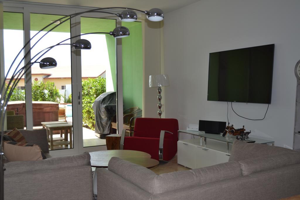 Isla Bonita Residences Apartment *