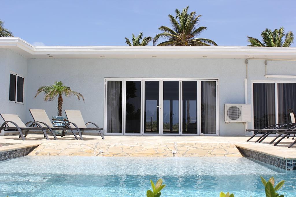 Malmok Ocean Front Villa
