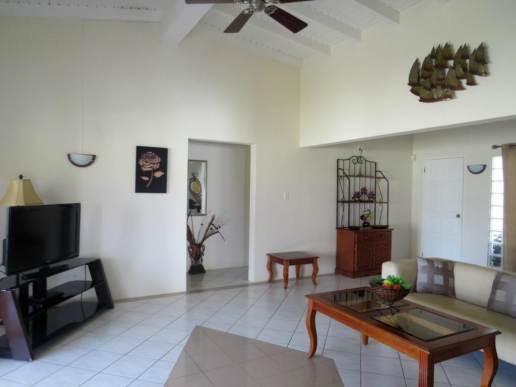 Villa Palm Beach Vacation Tanki Leendert