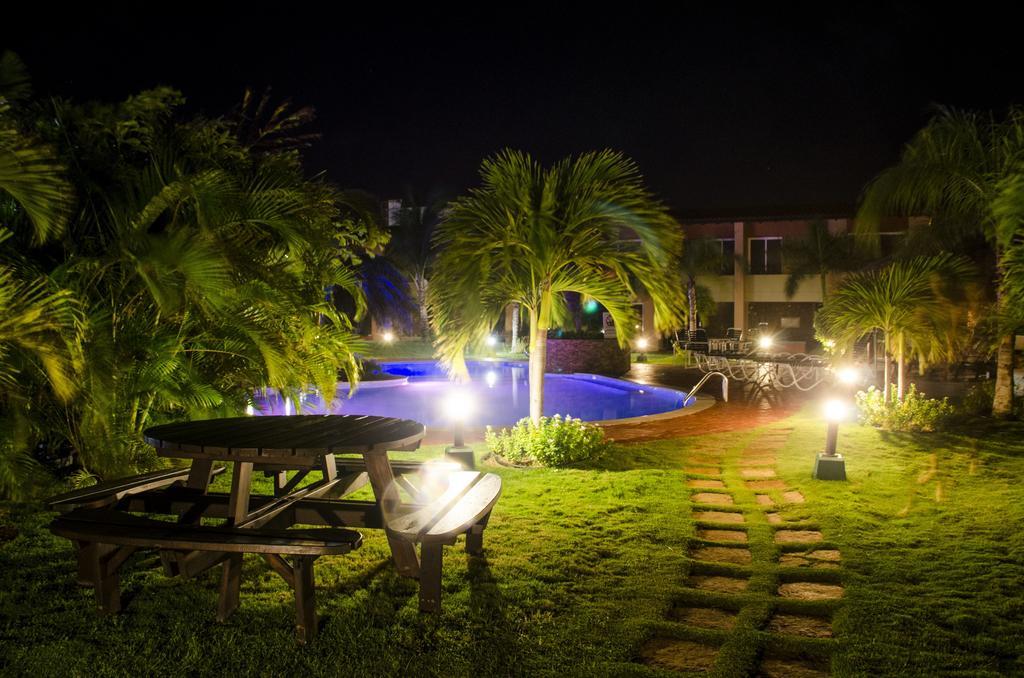 Family-flexication-friendly Villa, Few Steps From Eagle Palm Beach