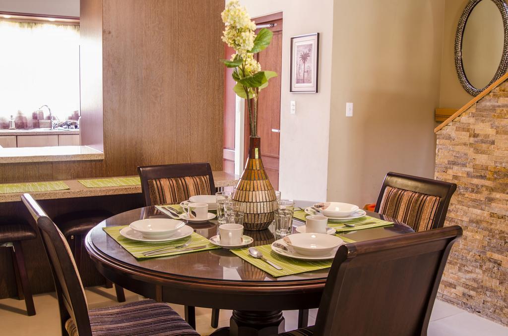 Family-flexication-friendly Villa, Few Steps From Eagle Palm Beach