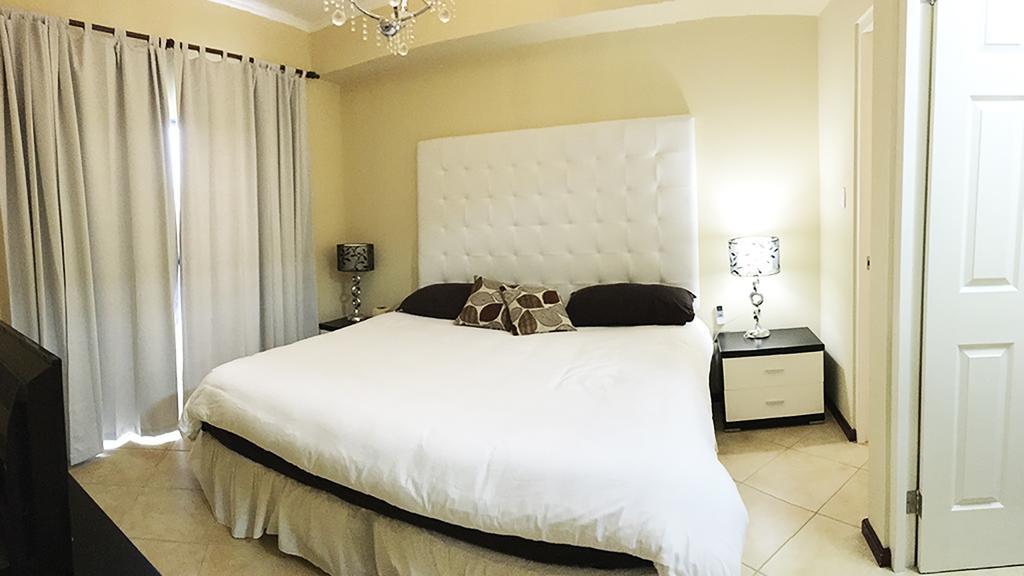 Gold Coast Luxury One Floor *