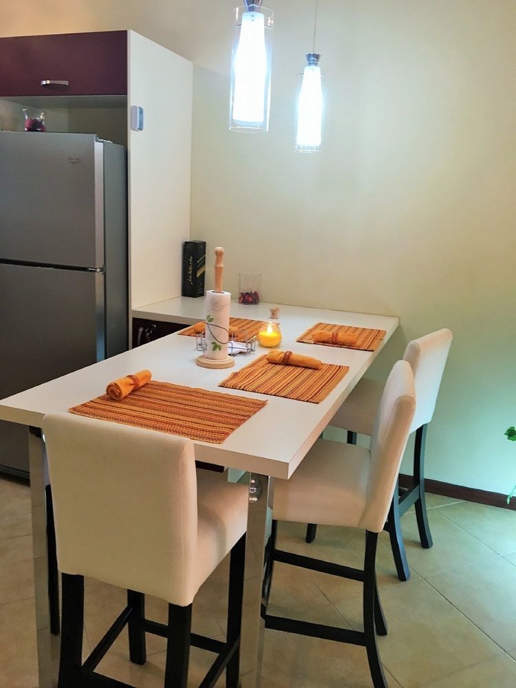 Gold Coast Luxury One Floor Apartment