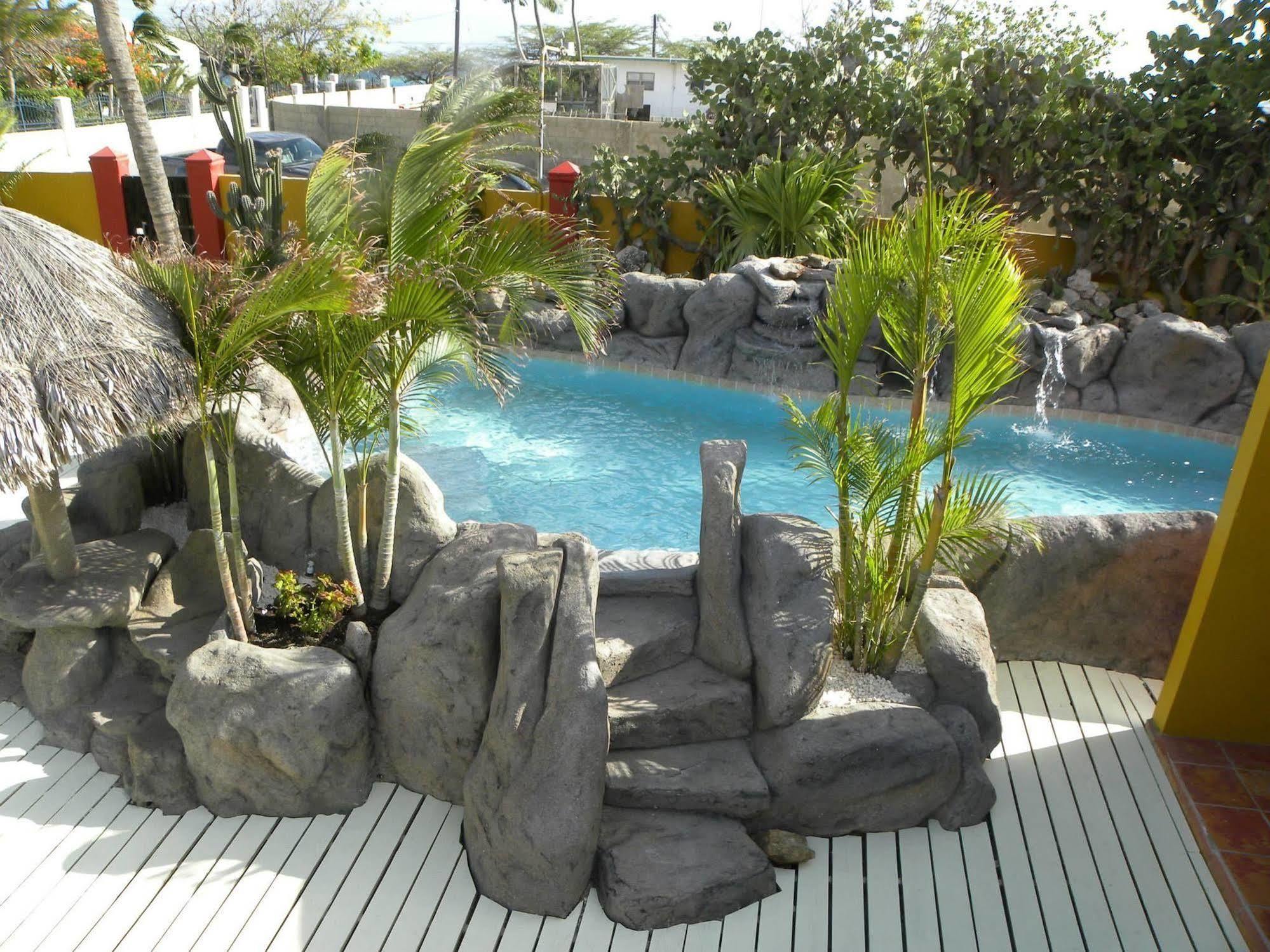 Sea Breeze Apartment *