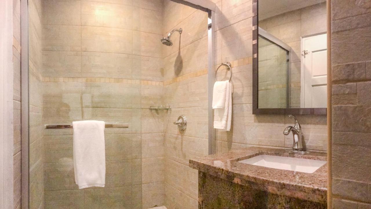 Only 350 Yards From Eagle Beach! Apartamento Palm Beach