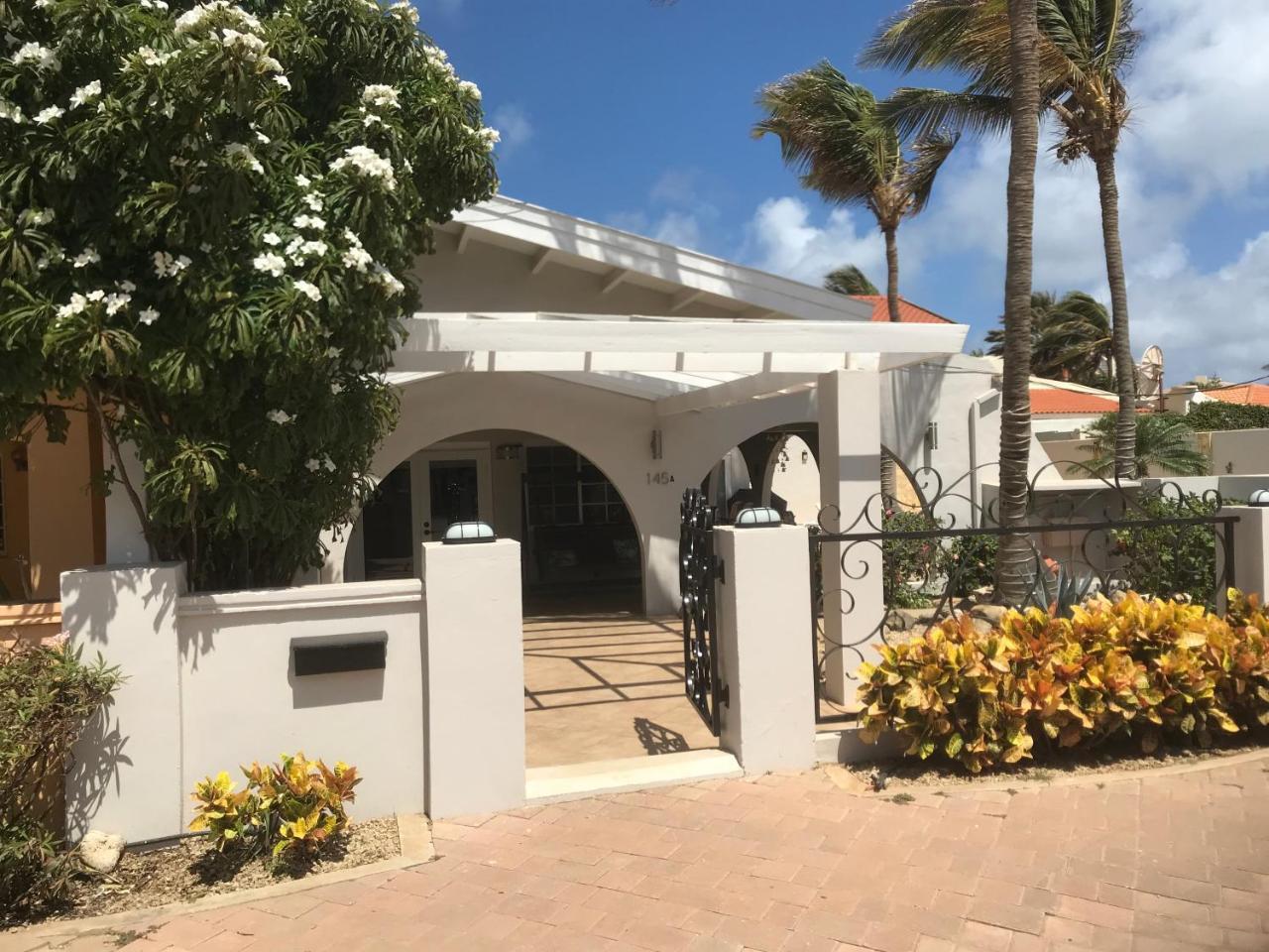Villa Arashi Beach