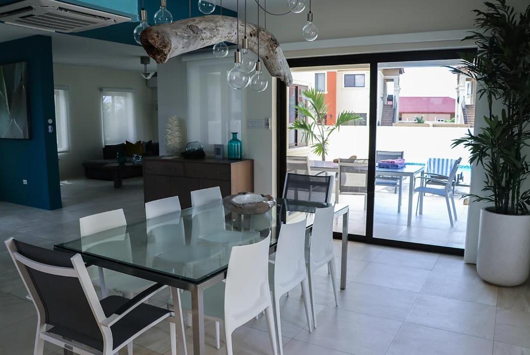Diamante 181 Luxury In Gold Coast 4 Bedrooms 3 Bath Villa *