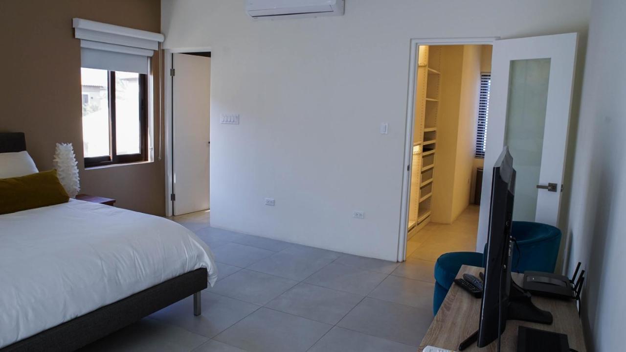Villa Diamante 181 Luxury In Gold Coast 4 Bedrooms 3 Bath
