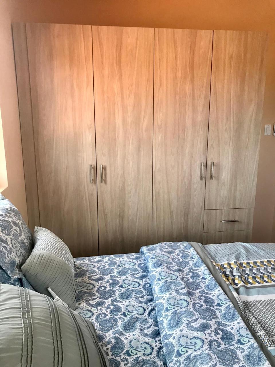 Cozy Apartment,2minutes To Hotels, Ritz Carlton, Palm Beach