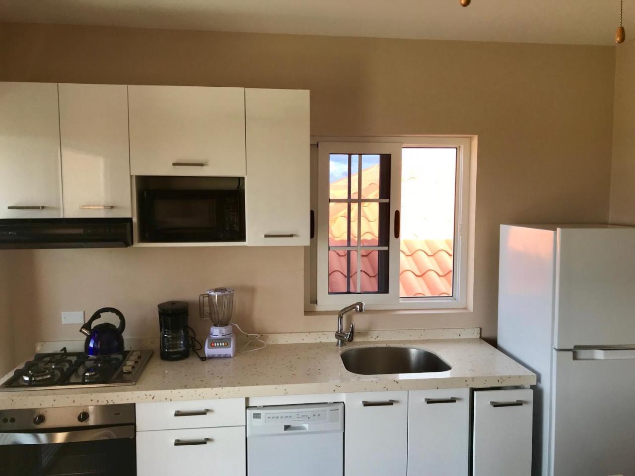 Cozy Apartment,2minutes To Hotels, Ritz Carlton, Palm Beach *
