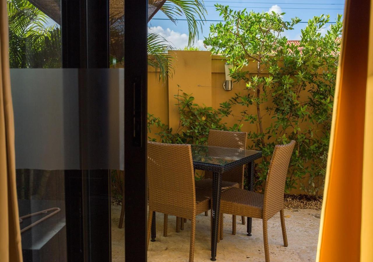 Gold Coast Luxury One Floor Apartment *